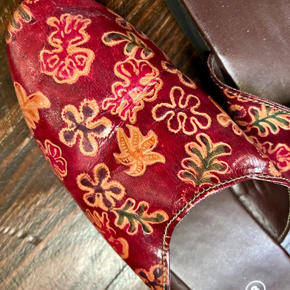 Handmade tooled leather mules  from India. Artistic! - Picture 5 of 5